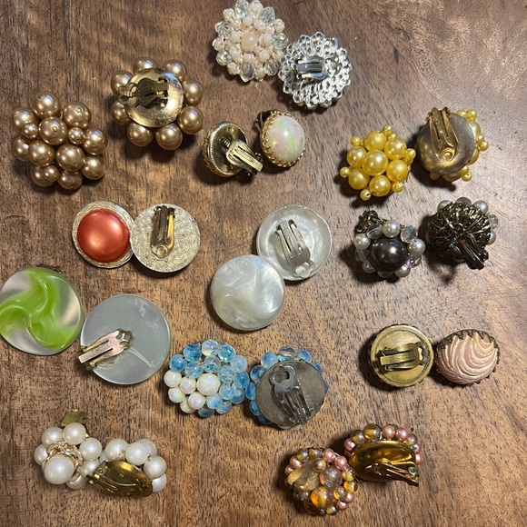 Vintage Japanese West Germany Hong Kong Clip Cluster Earrings - Picture 12 of 12